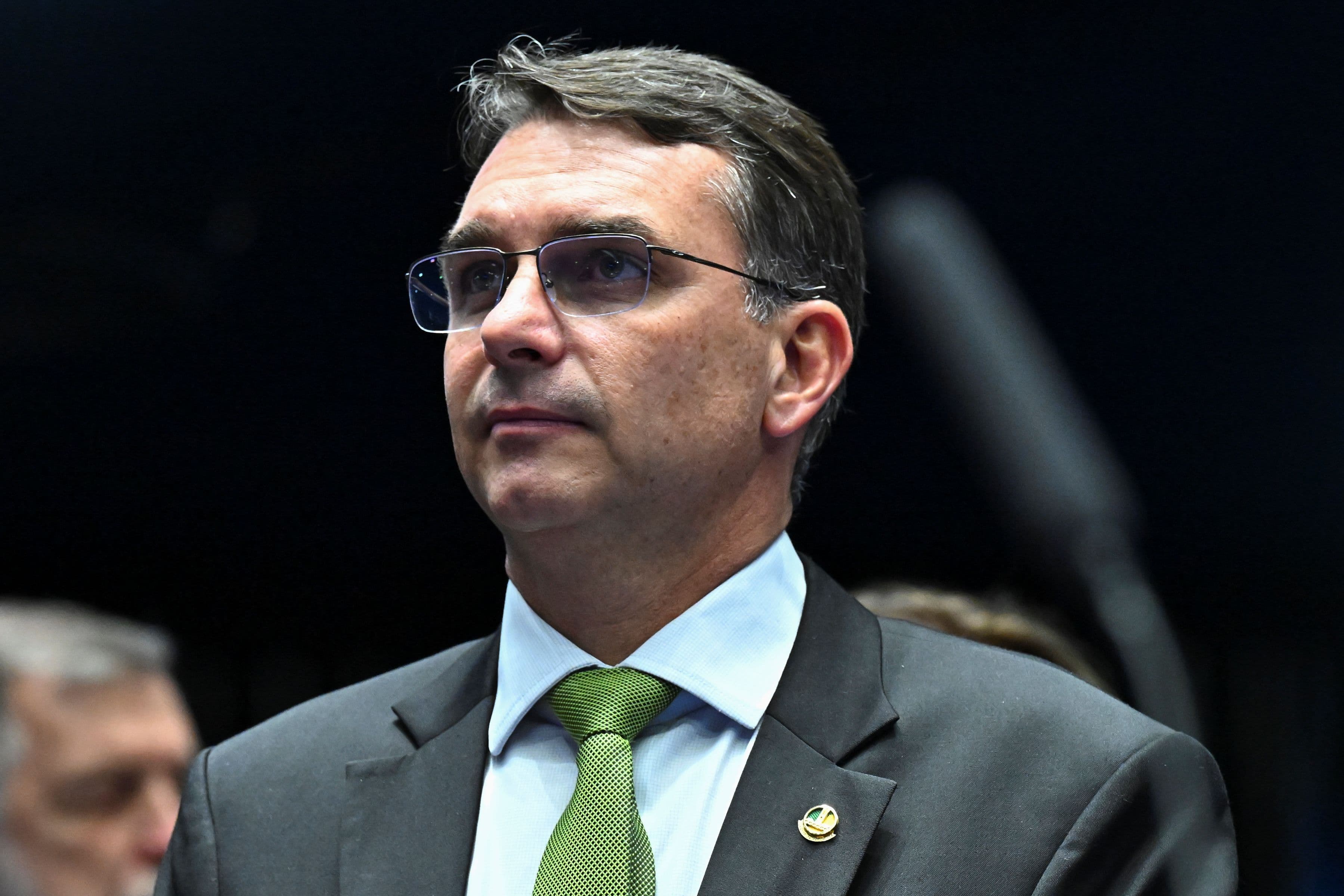 Flávio Bolsonaro defende Valdemar Costa Neto e critica atuação ‘de forma seletiva’ da Polícia Federal