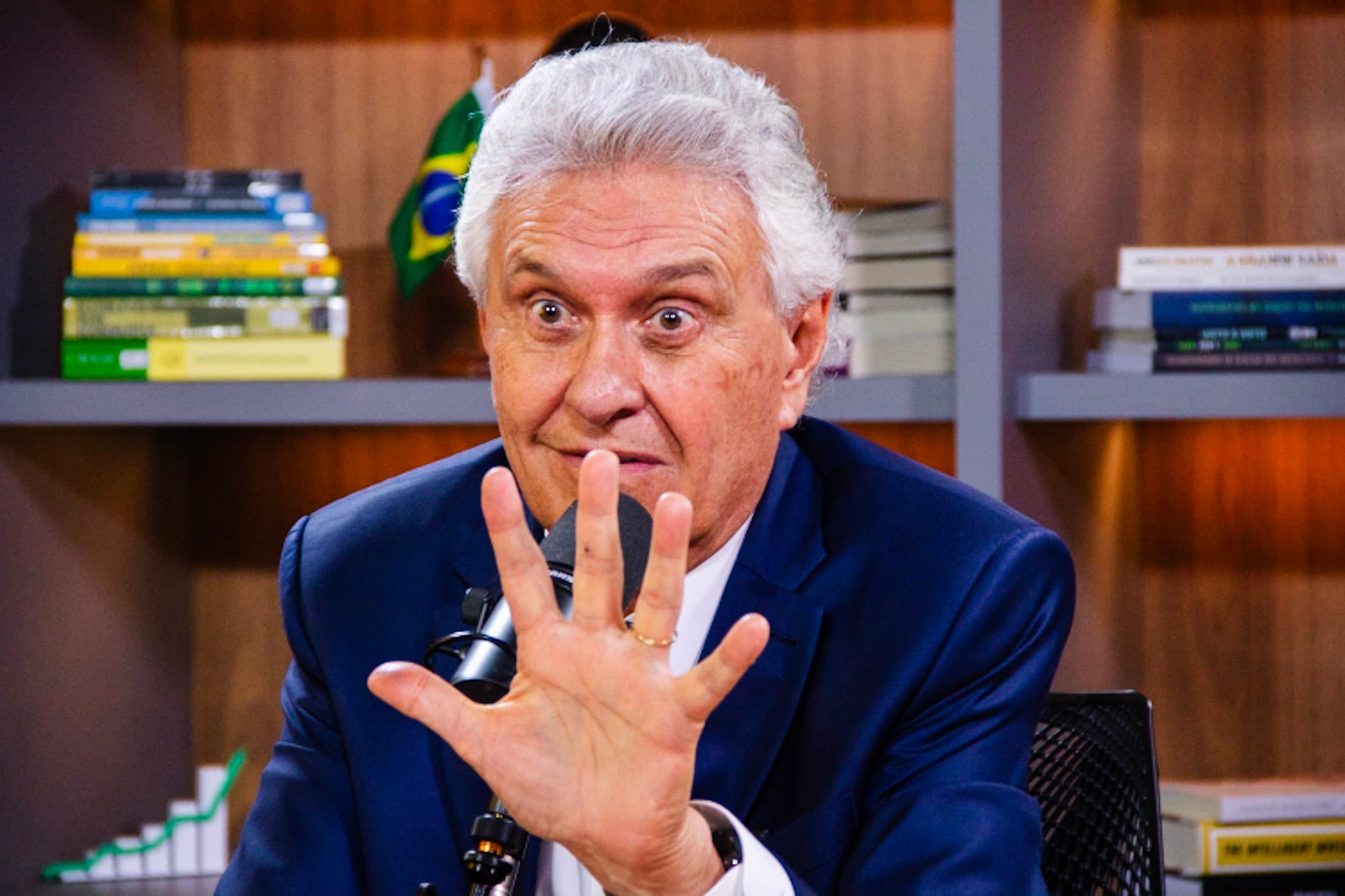 Exclusivo: ‘Um na tripa do outro’, Lula e Flávio Bolsonaro se enforcaram, diz Caiado sobre tarifaço