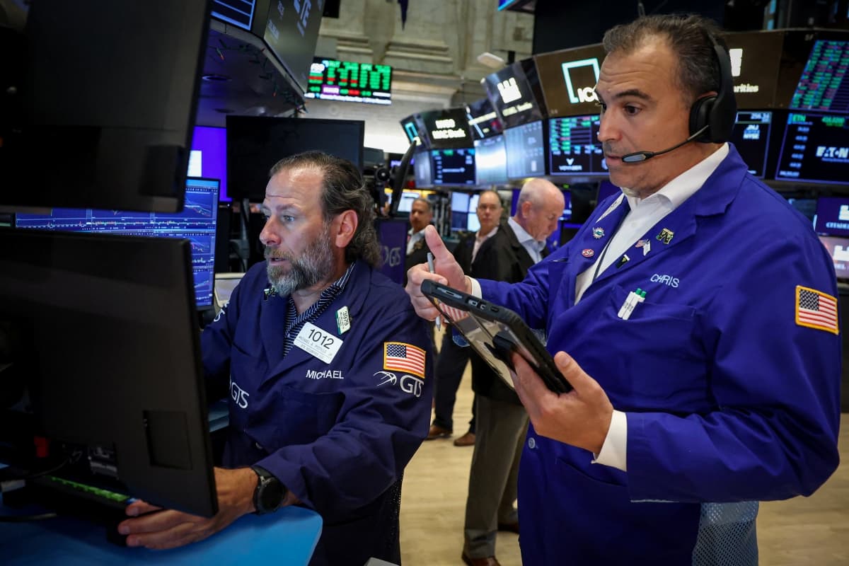 Wall Street avança com apoio de ações de chips; SP 500 interrompe sequência de perdas