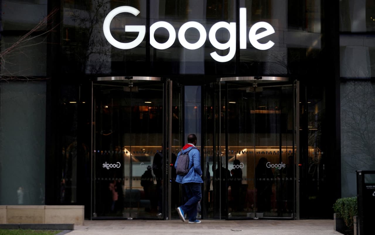 Más notícias para o Google: União Europeia impõe multa de US$ 1 bilhão por práticas que prejudicam a concorrência