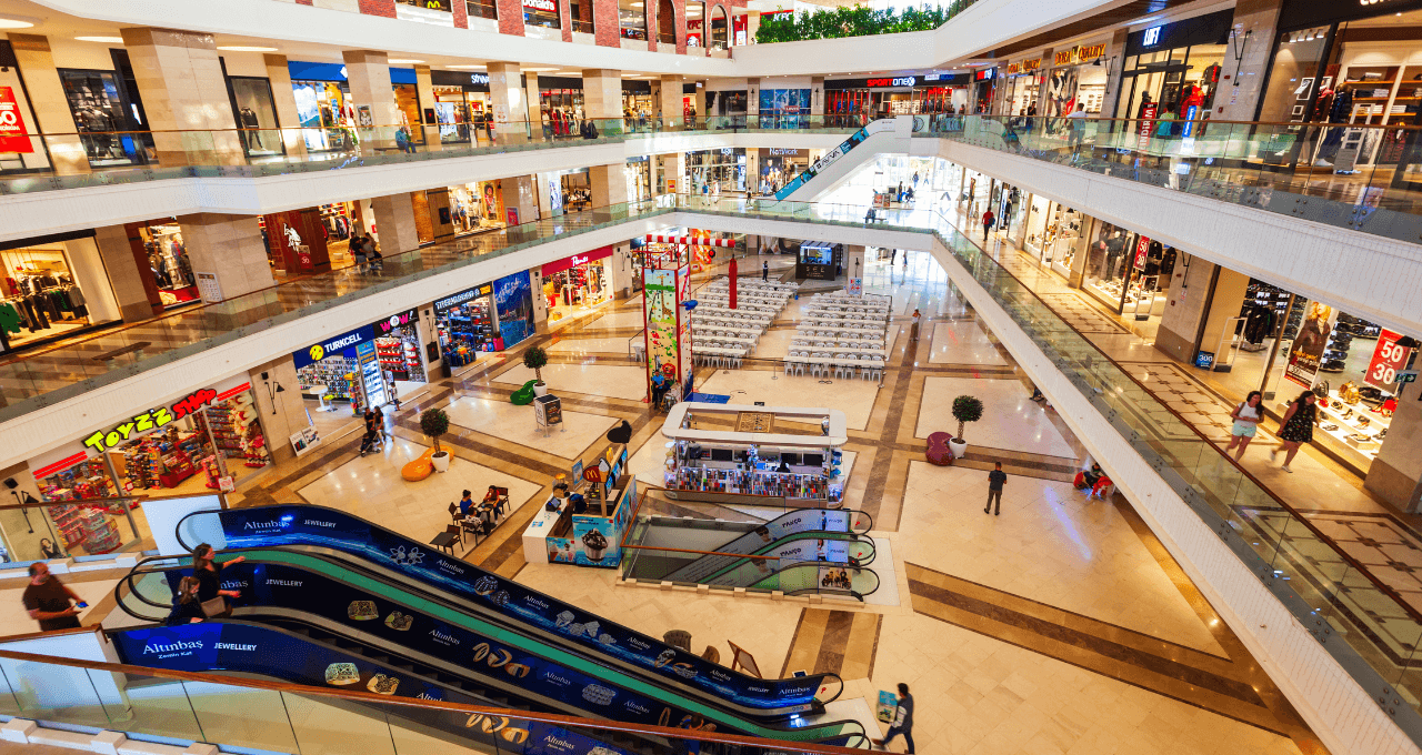 Fundo imobiliário anuncia acordo para vender participações em 9 shoppings; IFIX recua em julho