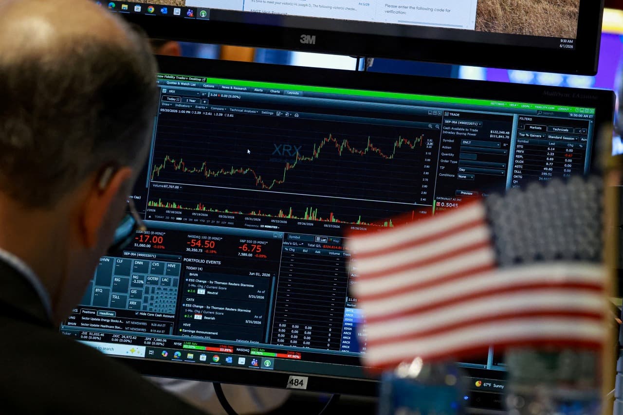 Wall Street tem novo fechamento recorde do Dow Jones, mas tech pesa