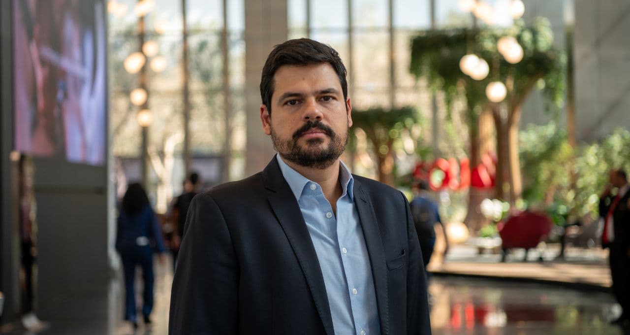 ‘É difícil ir contra a maré’: juros globais podem frear cortes da Selic, diz Santander