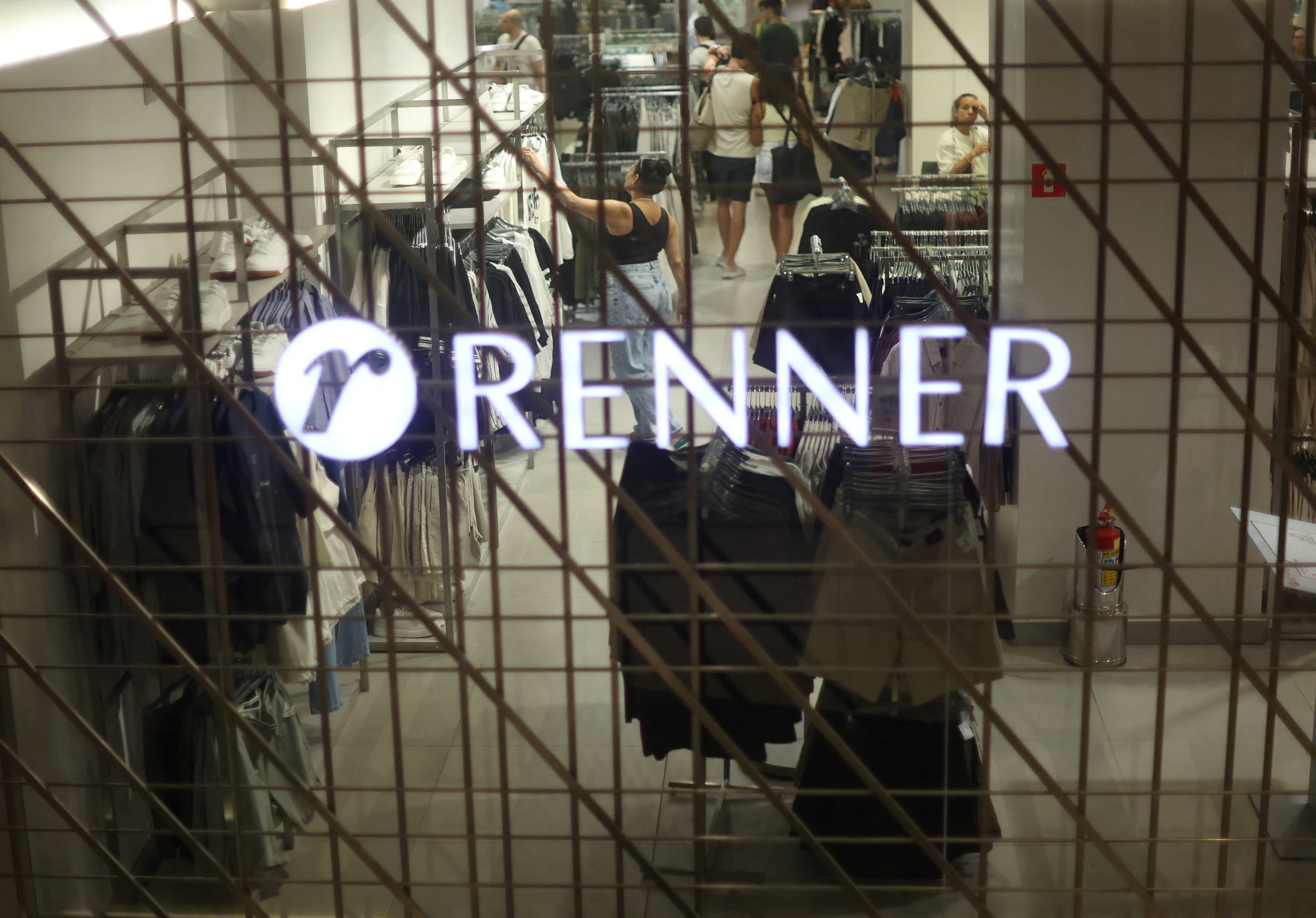 Lojas Renner (LREN3) aposta em expansão de lojas e base mais fraca de comparação para acelerar no 2º semestre