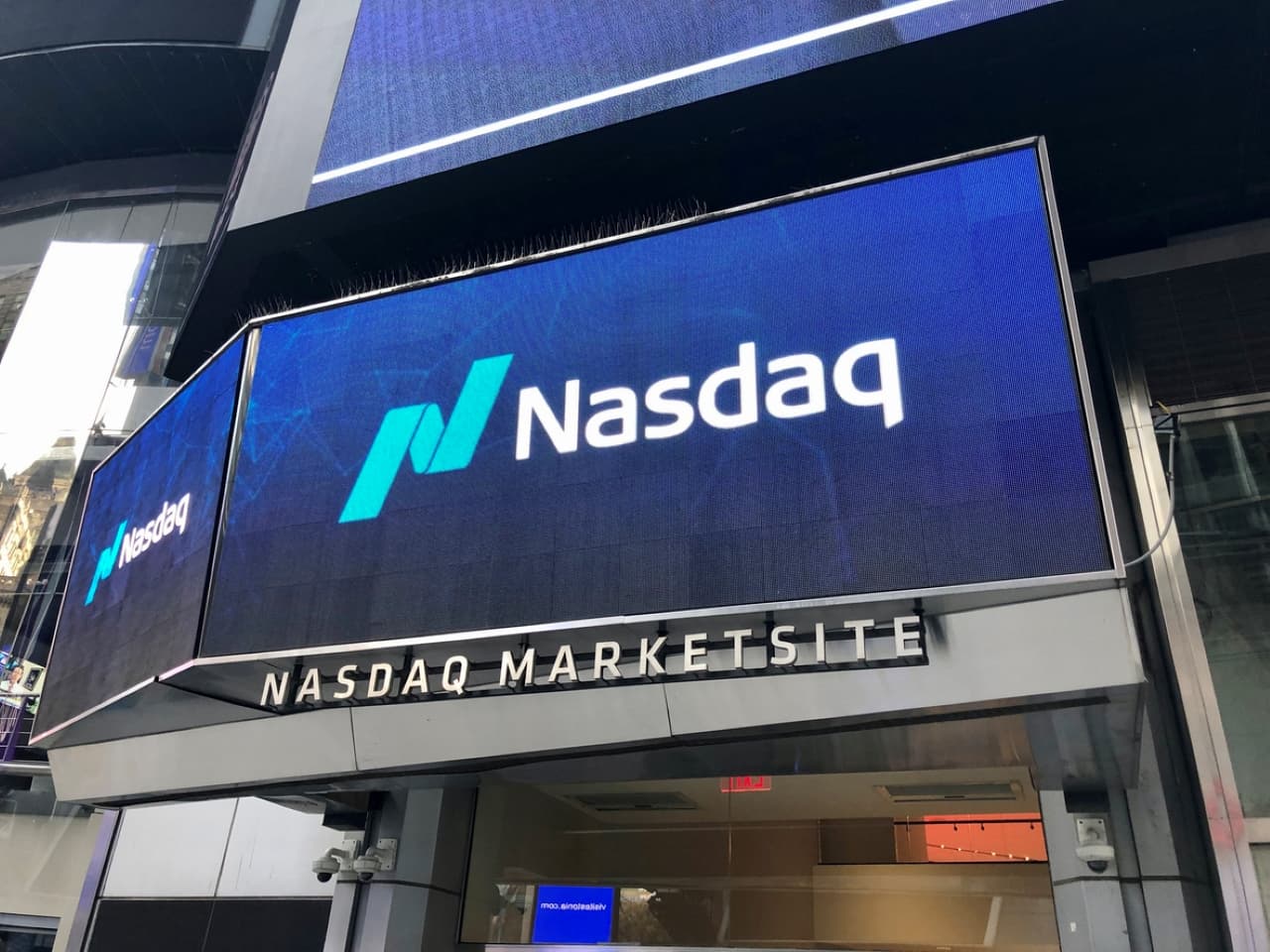 Wall Street avança com payroll fraco; Nasdaq salta 5% e tem melhor semana desde abril