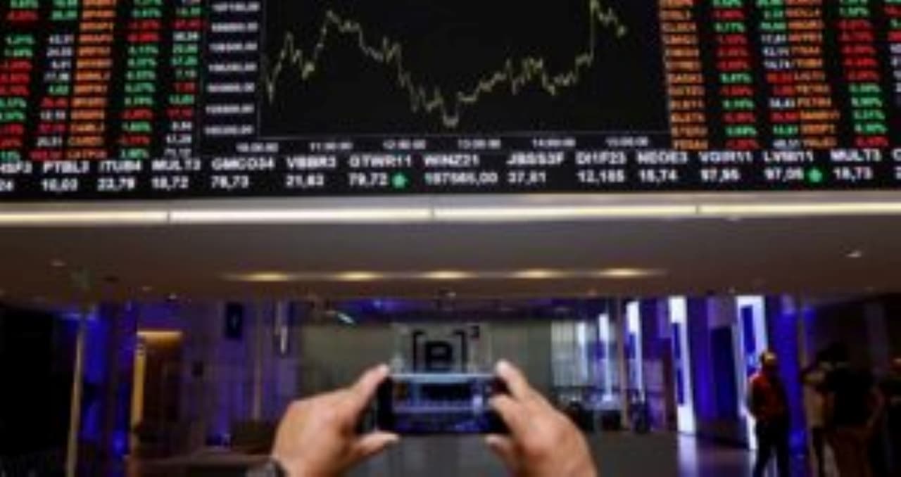 Day trade: Compre Totvs (TOTS3) e venda MBRF (MBRF3) para ganhar até 1,49% hoje (10), segundo a Ágora
