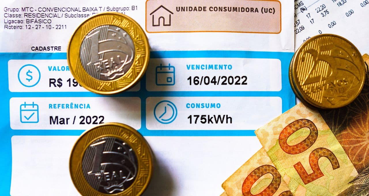 Conta de luz no Brasil supera a de 77 países: entenda por que a energia é tão cara e como os custos podem cair até 32%