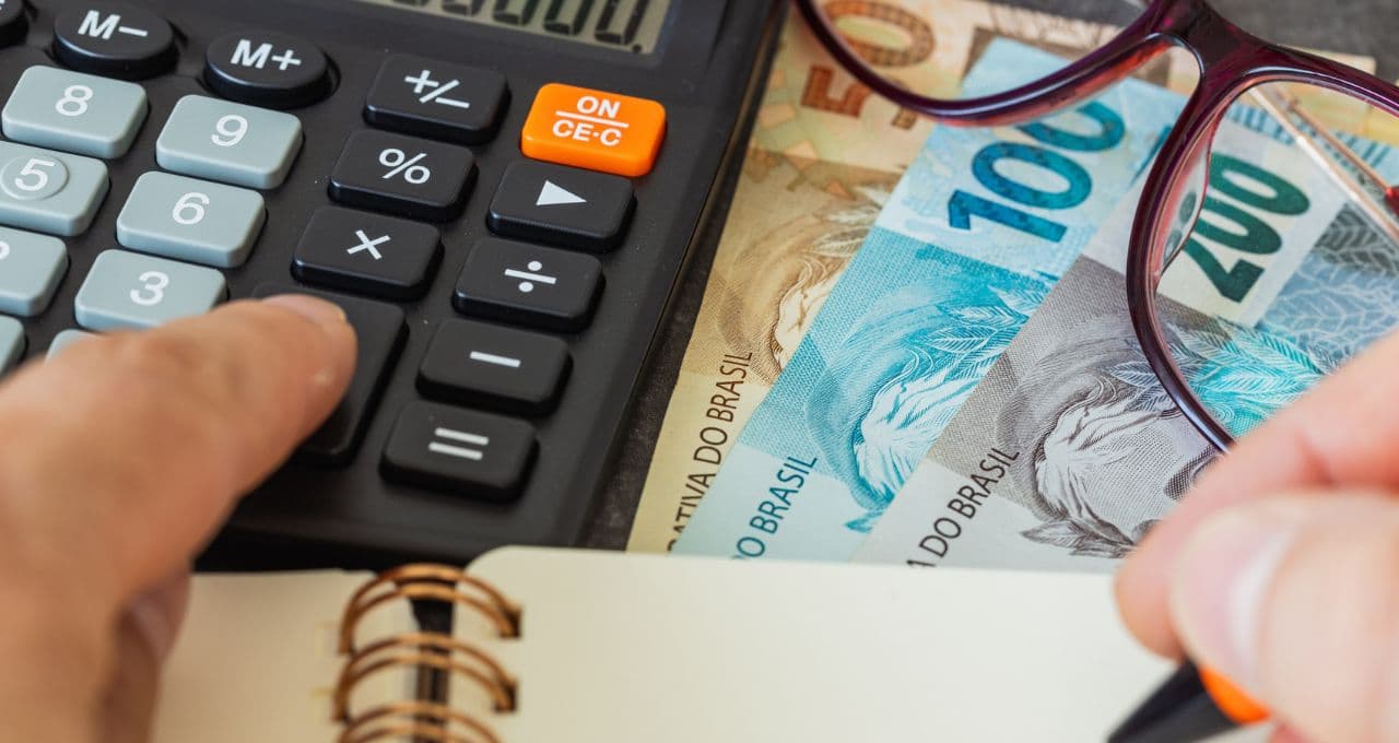 Dividendos acima de 14%: 6 ações que podem superar a Selic