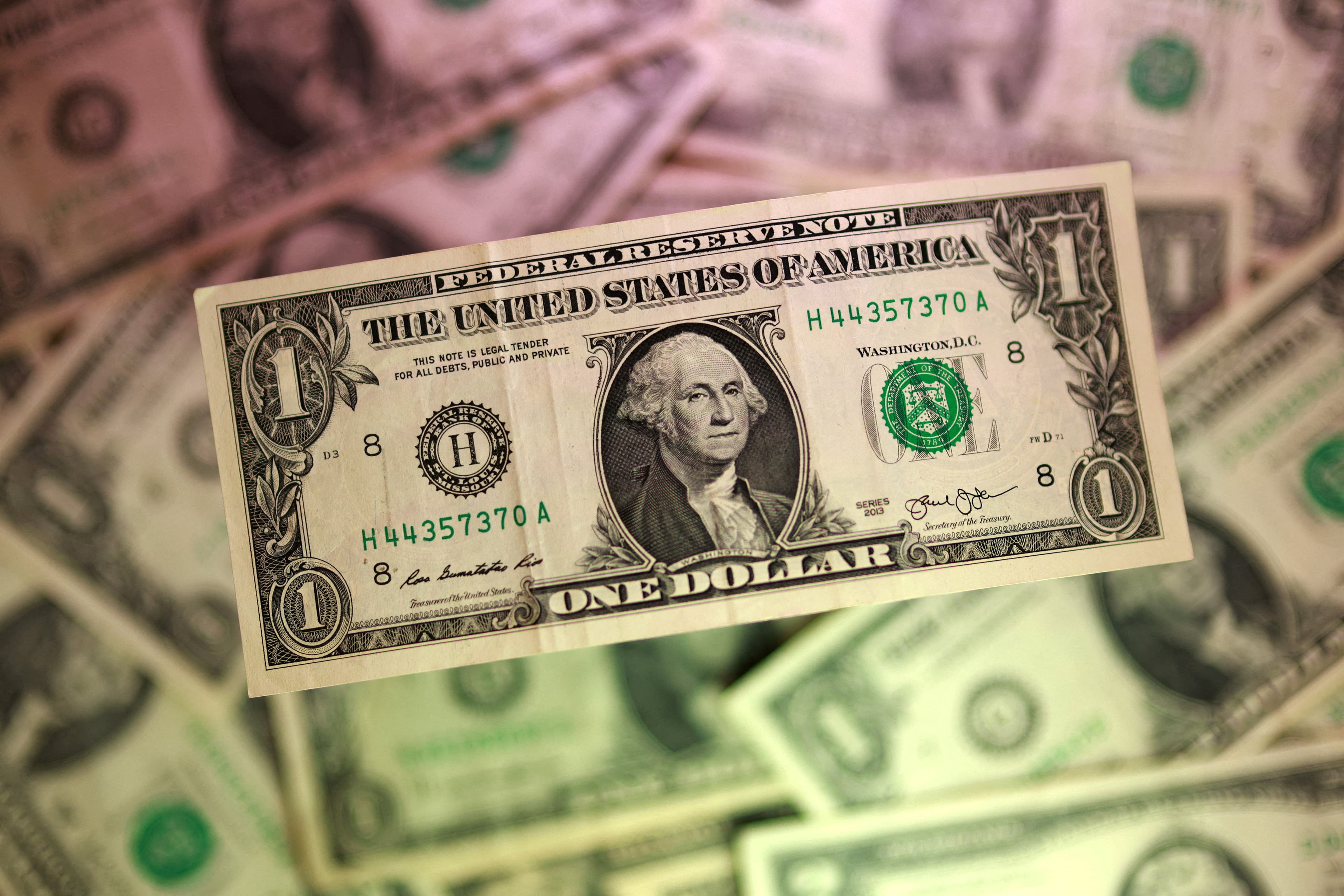 Dólar sobe 2% na semana com eleições e fiscal no radar