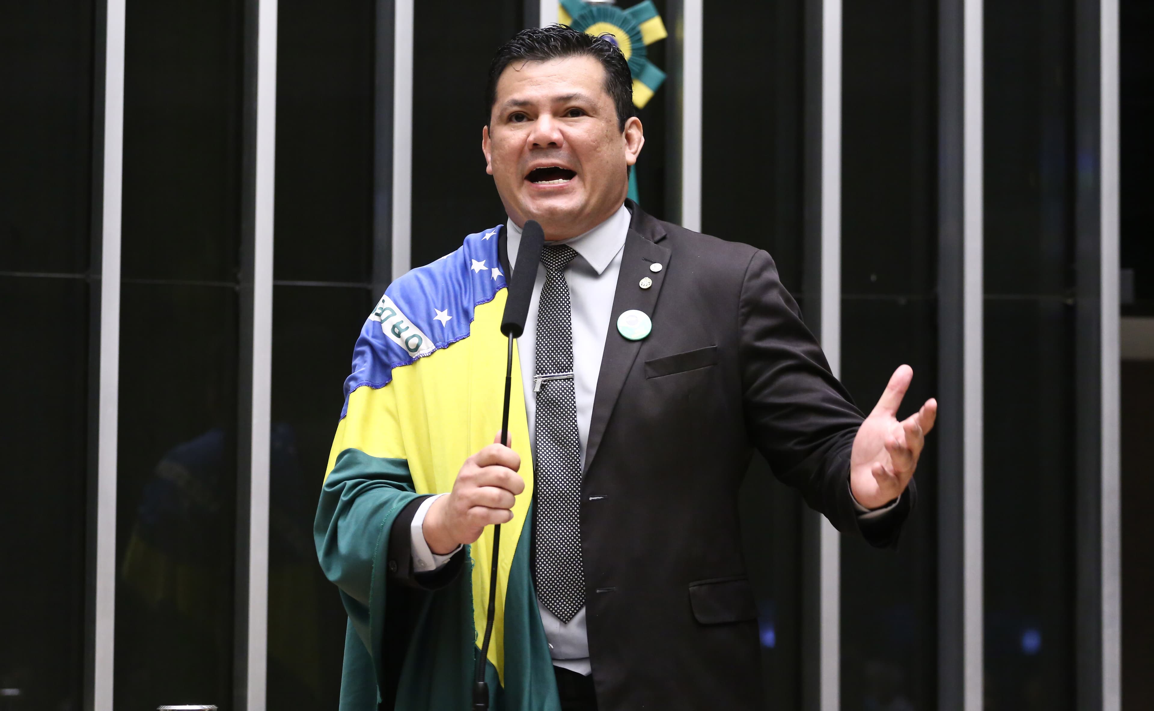 Primeira Turma do STF torna deputado federal Gilvan da Federal réu por injúria contra Lula
