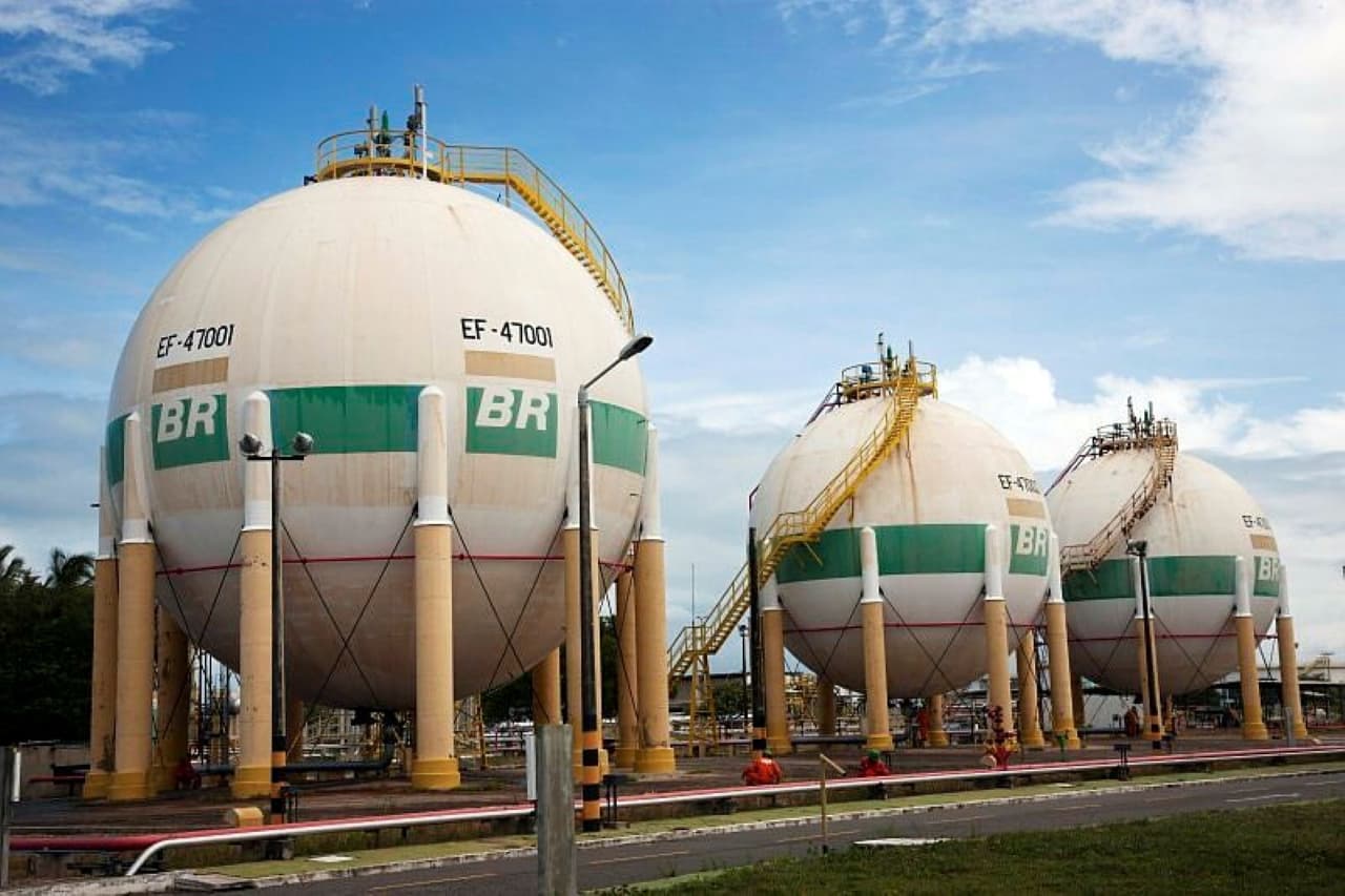 Swing trade: BB Investimentos recomenda comprar Petrobras (PETR4) e vender iShares Ibovespa (BOVA11) nesta quarta (19)