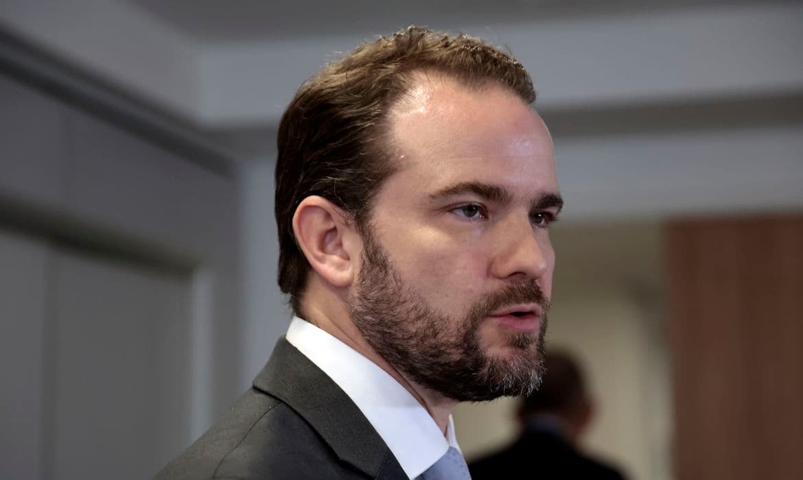 Esforço do governo agora é constituir comissão da MP da ‘taxa de blusinhas’, diz Durigan