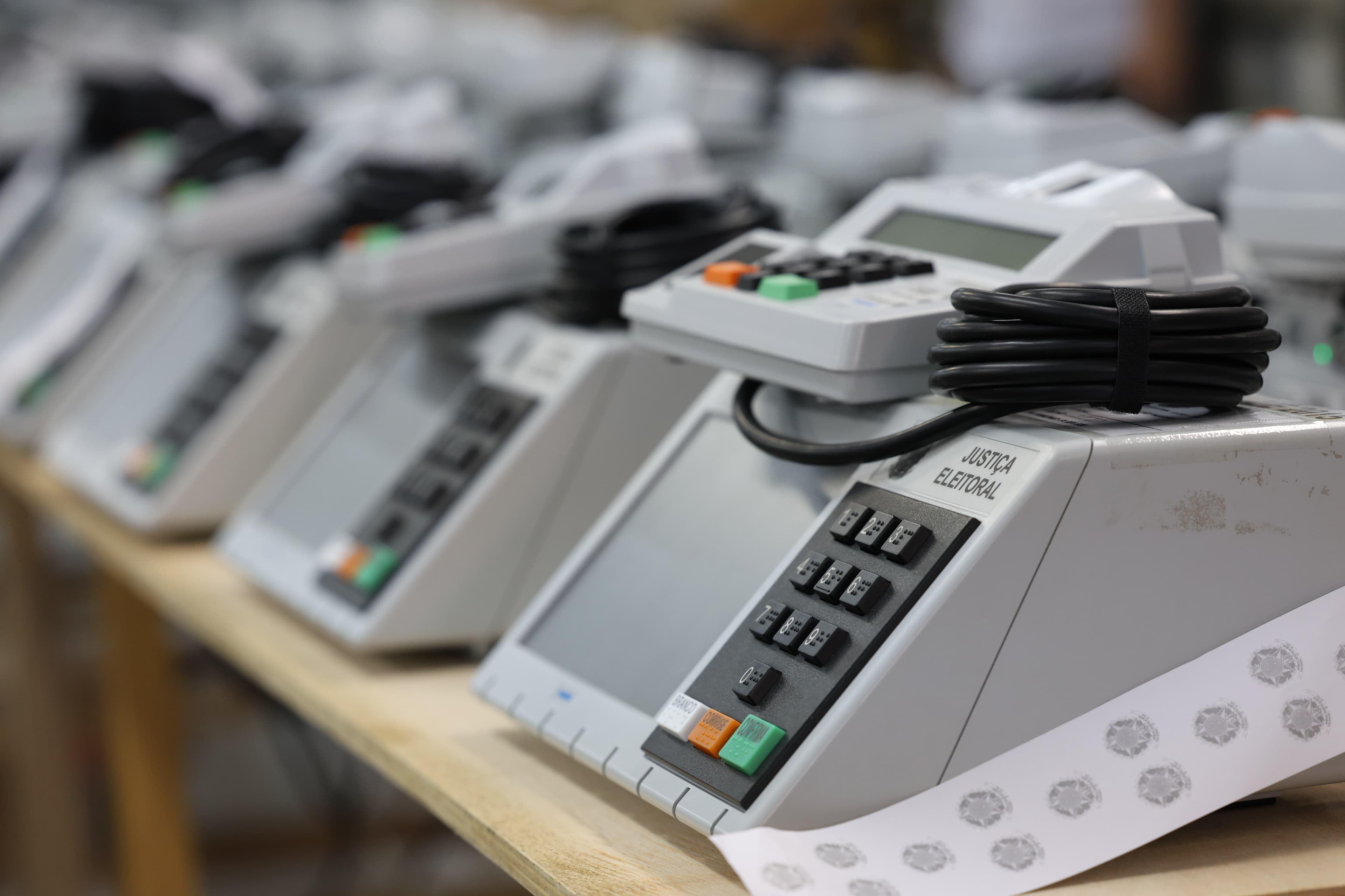 Menos de 1% das urnas eletrônicas falha; como funciona o plano de contingência da Justiça Eleitoral para manter votação