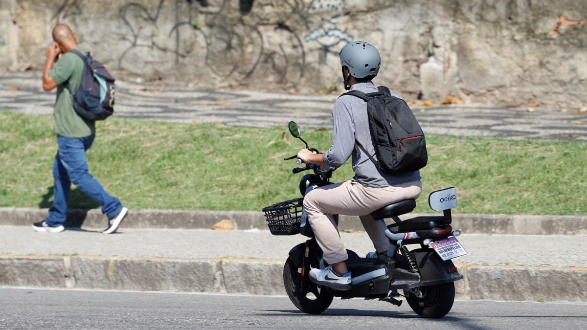 Novas regras para bicicletas elétricas e patinetes começam a valer em São Paulo; veja o que muda