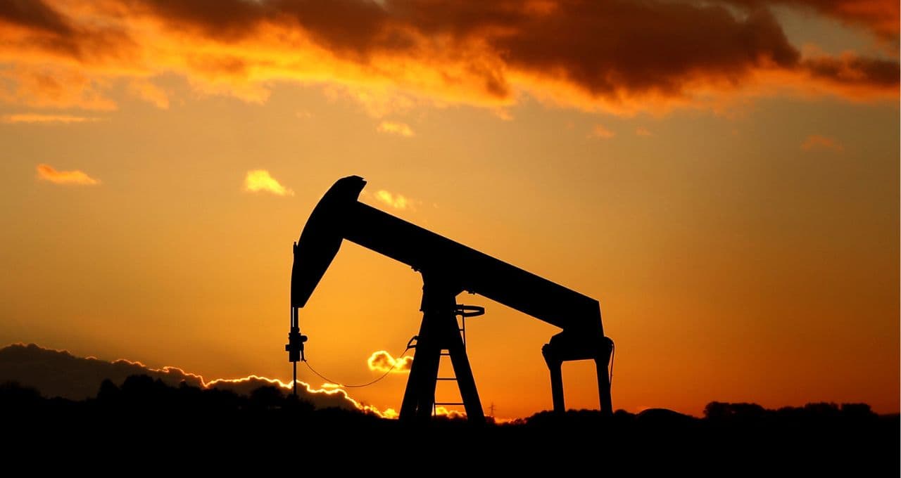 Petróleo cai mais de 3% com acordo entre Irã e Omã sobre Estreito de Ormuz