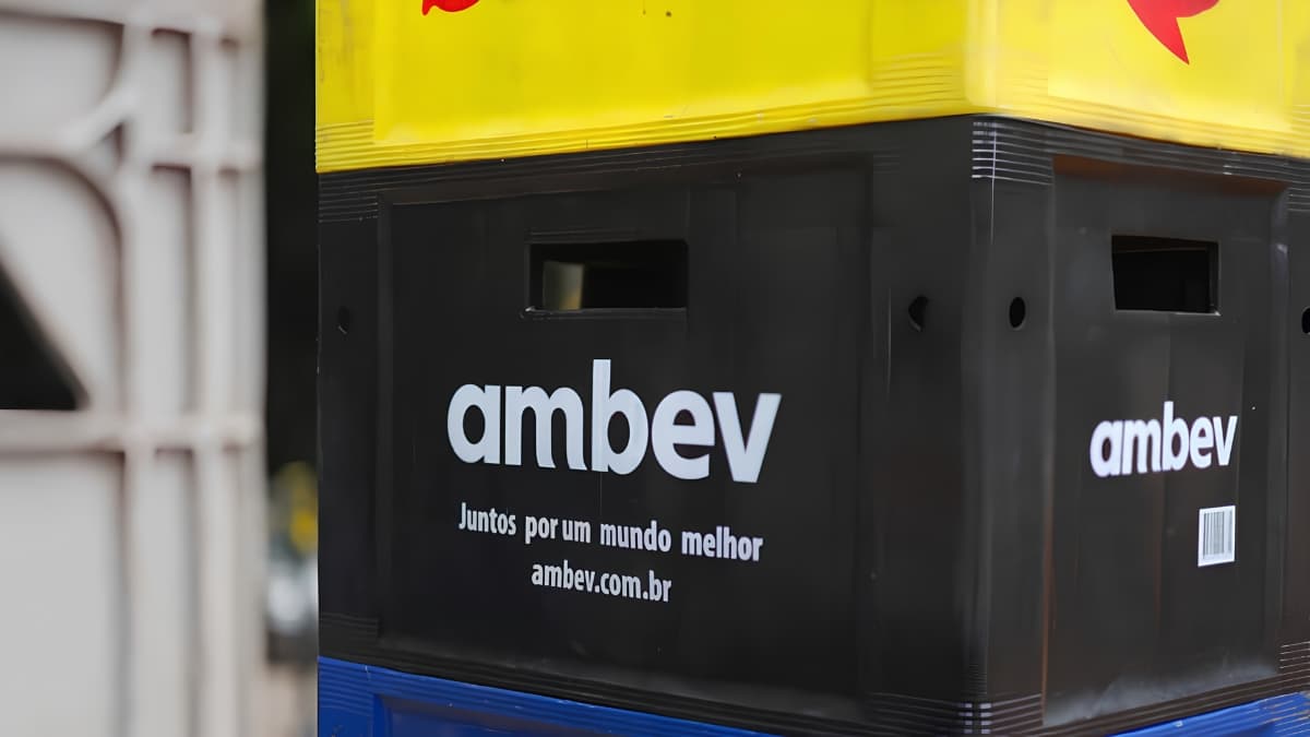 Ambev (ABEV3) entra pela 1ª vez no ano no top 10 ações mais negociadas na B3; veja lista completa