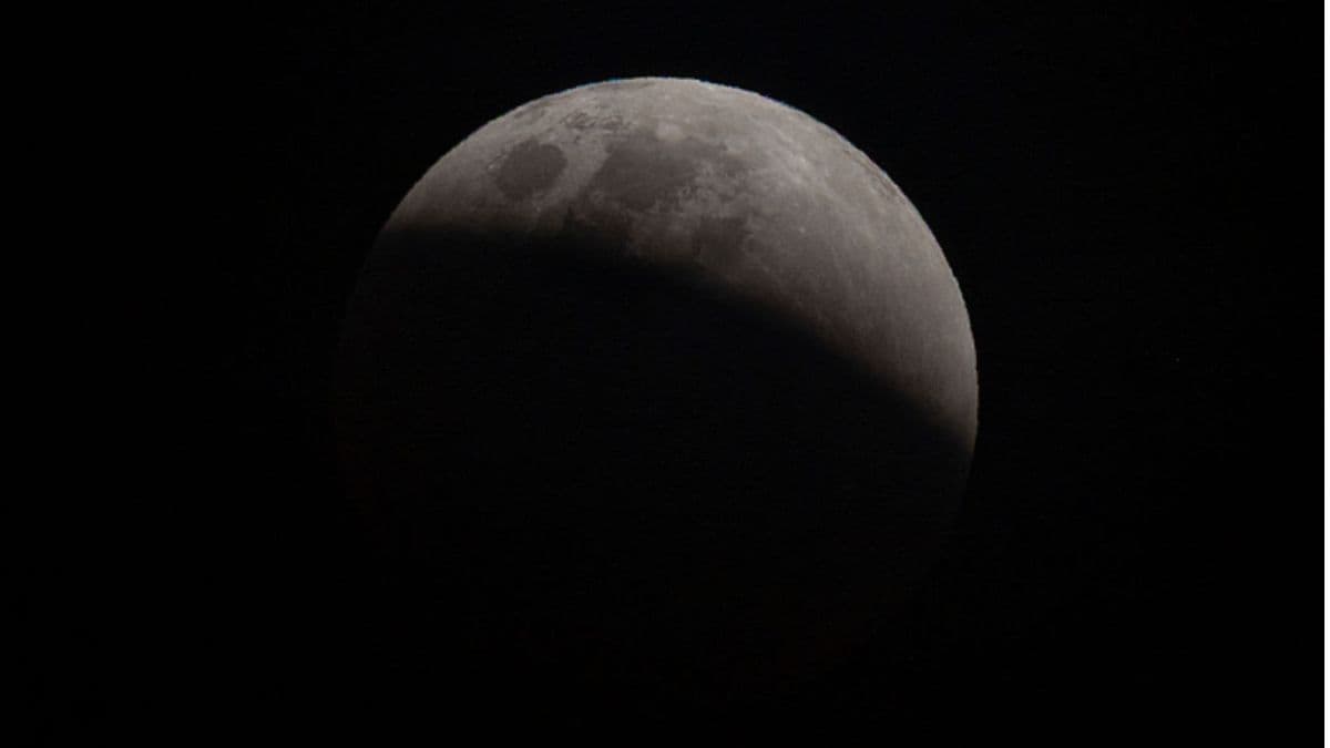Eclipse lunar quase total poderá ser visto a olho nu em todo Brasil entre hoje e amanhã — sob uma condição