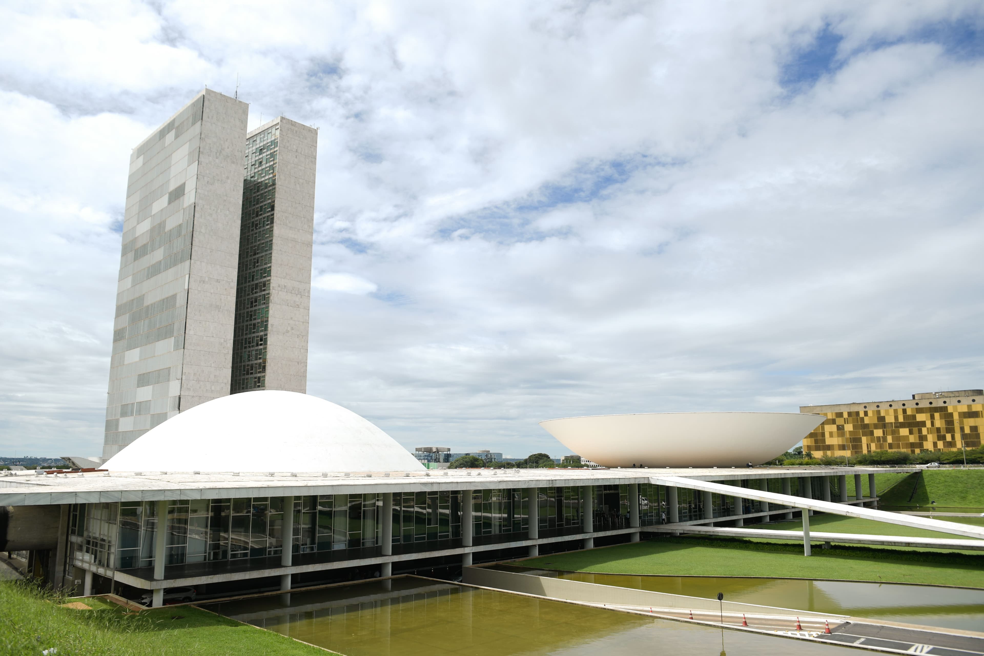 Candidatos ao Senado, Derrite e André Prado colam em Tarcísio; Simone Tebet e Marina focam em trajetórias pessoais