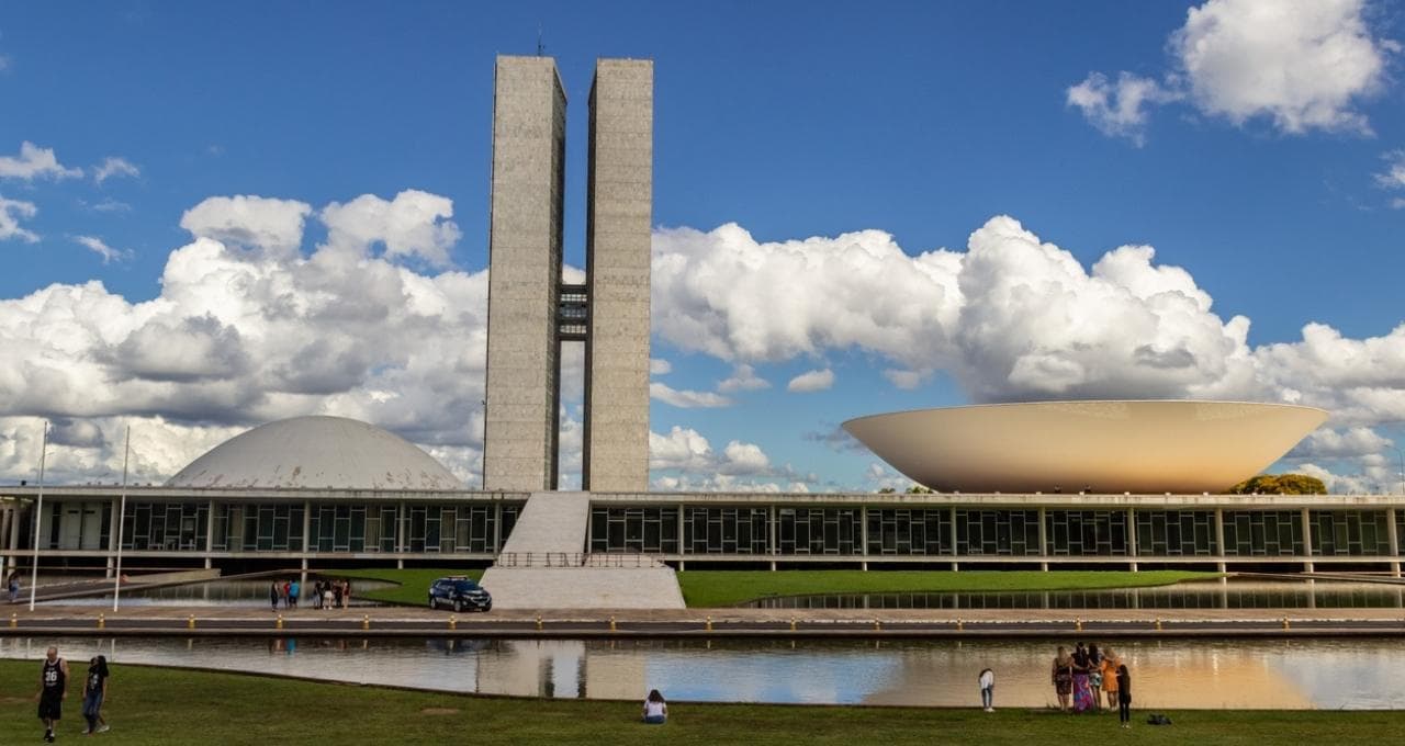 Congresso vota nesta semana fim da escala 6×1 e “taxa das blusinhas”