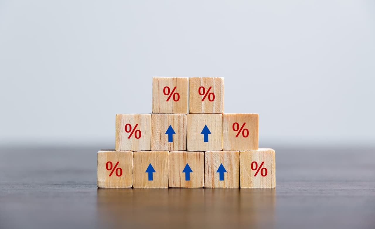 Taxas têm variações contidas sob influência de pesquisas eleitorais e Treasuries