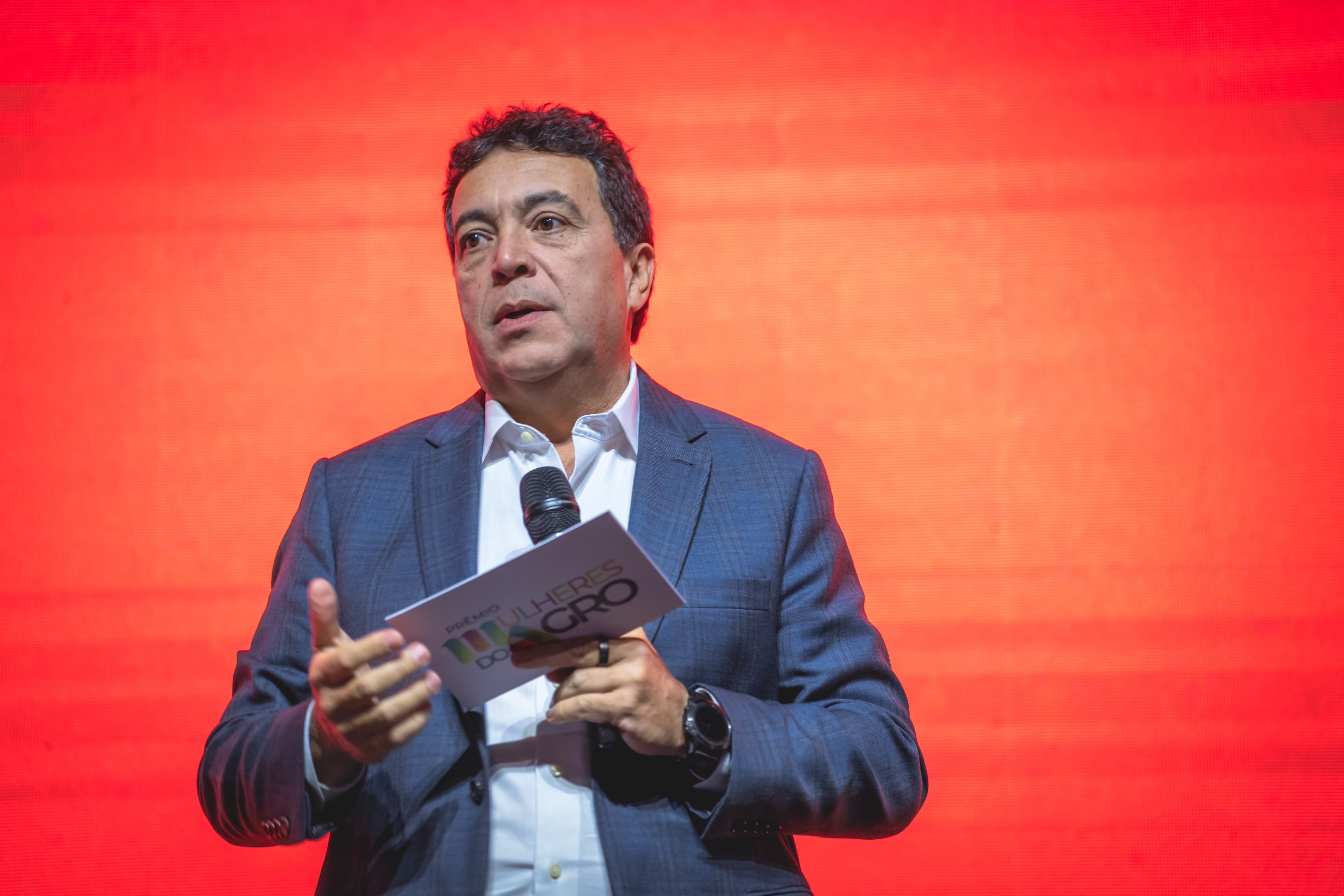 Recuperações judiciais geram ‘incerteza brutal’ no agro, diz CEO da Bayer, que defende política pública para produtor afetado por clima extremo