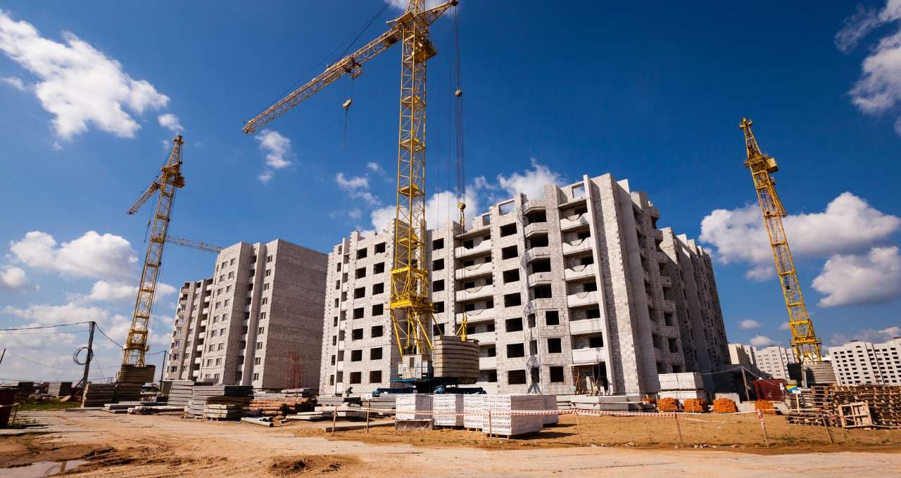 Valorização de 130%? O que o Itaú BBA enxergou nessa ação do setor de construção