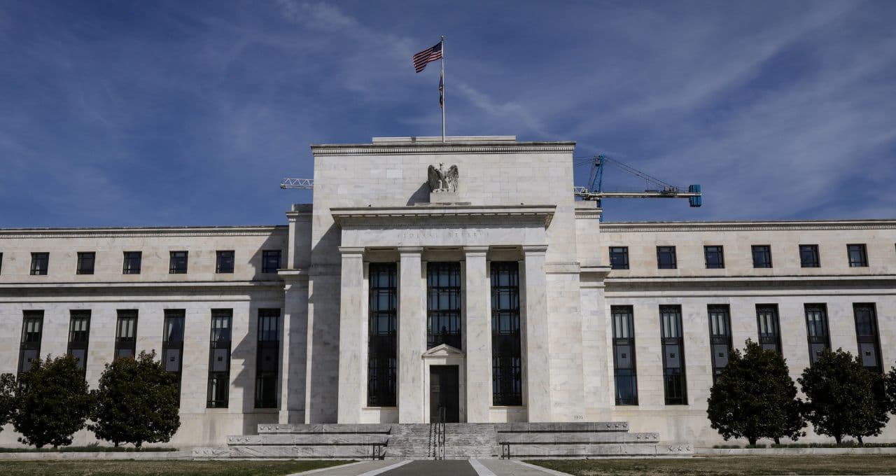 Fed eleva a taxa de juros nos EUA para entre 3,75% e 4%, em decisão unânime