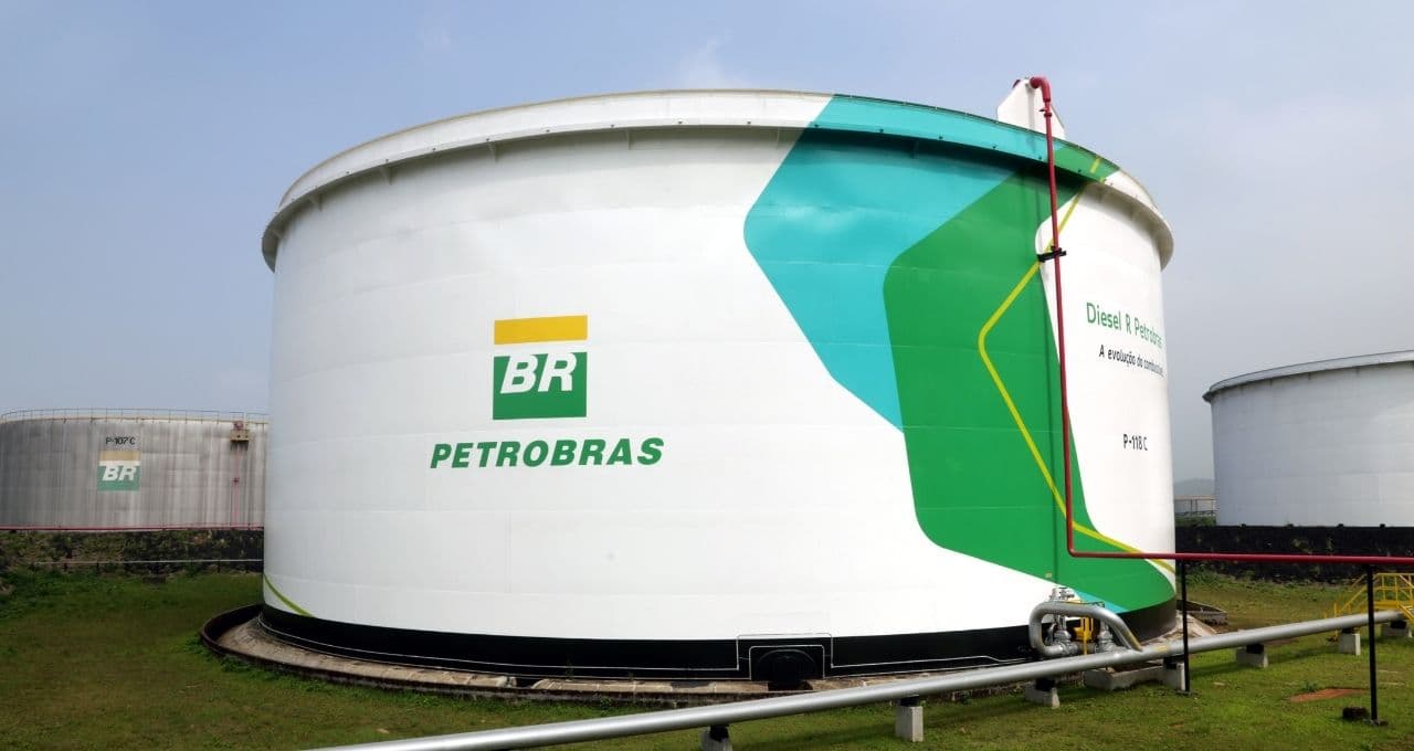 Petrobras (PETR4) aumentará preço do diesel para distribuidoras, mas com desconto por subvenção impacto será neutro