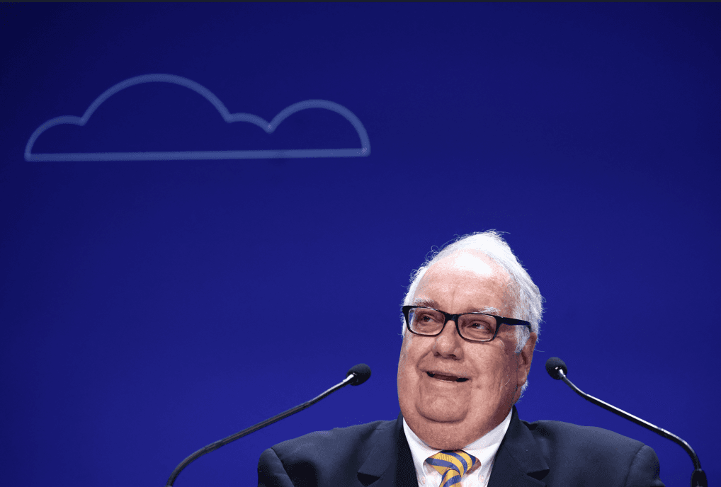 Sai Warren, entra Howard Buffett: O que muda na Berkshire Hathaway