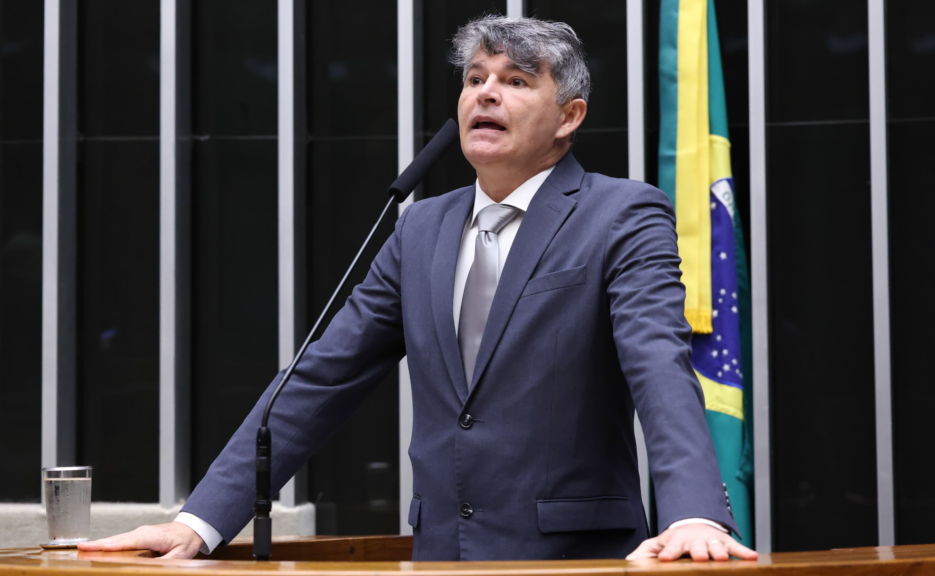 Em Mato Grosso, candidato bolsonarista ao Senado diz em áudio que seu ‘eleitor bebe detergente’ e ‘ora para alienígena’