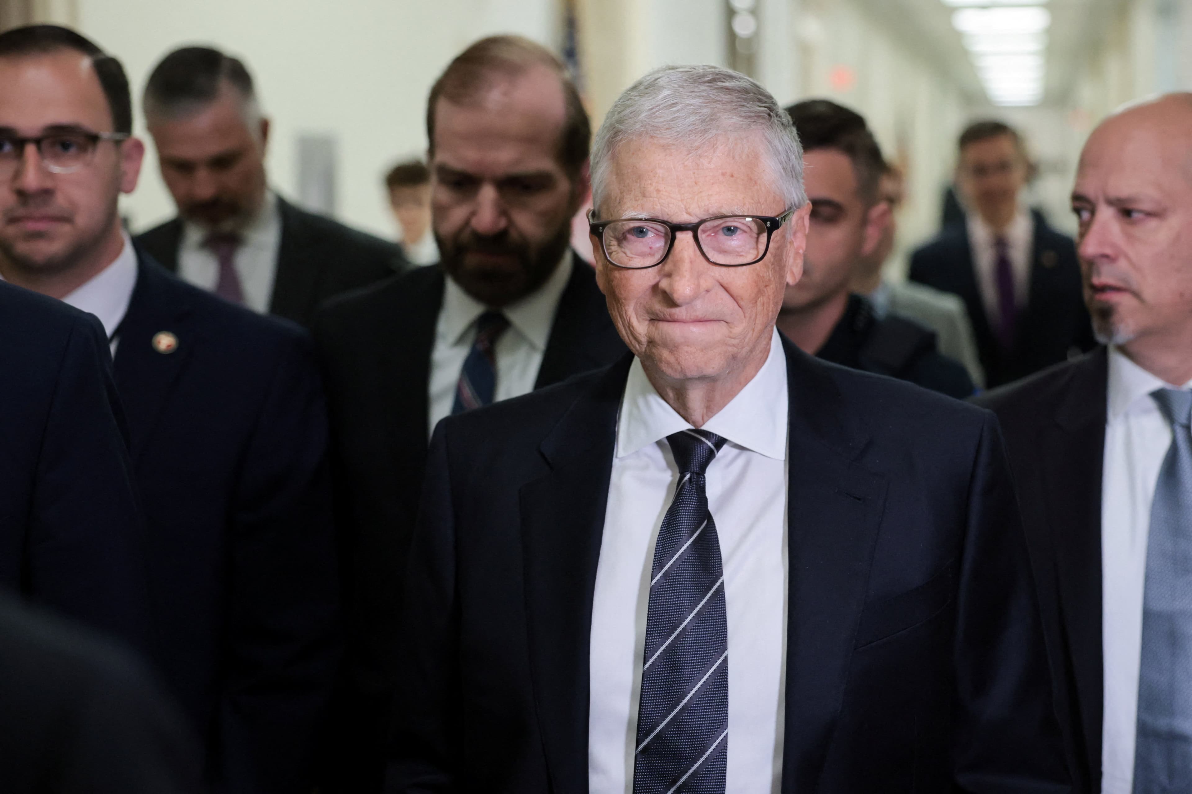 Bill Gates faz coro aos apelos por medidas de proteção relacionadas à IA