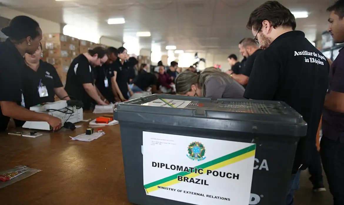 Eleições 2026: Quase 1 milhão de brasileiros no exterior poderão votar neste ano