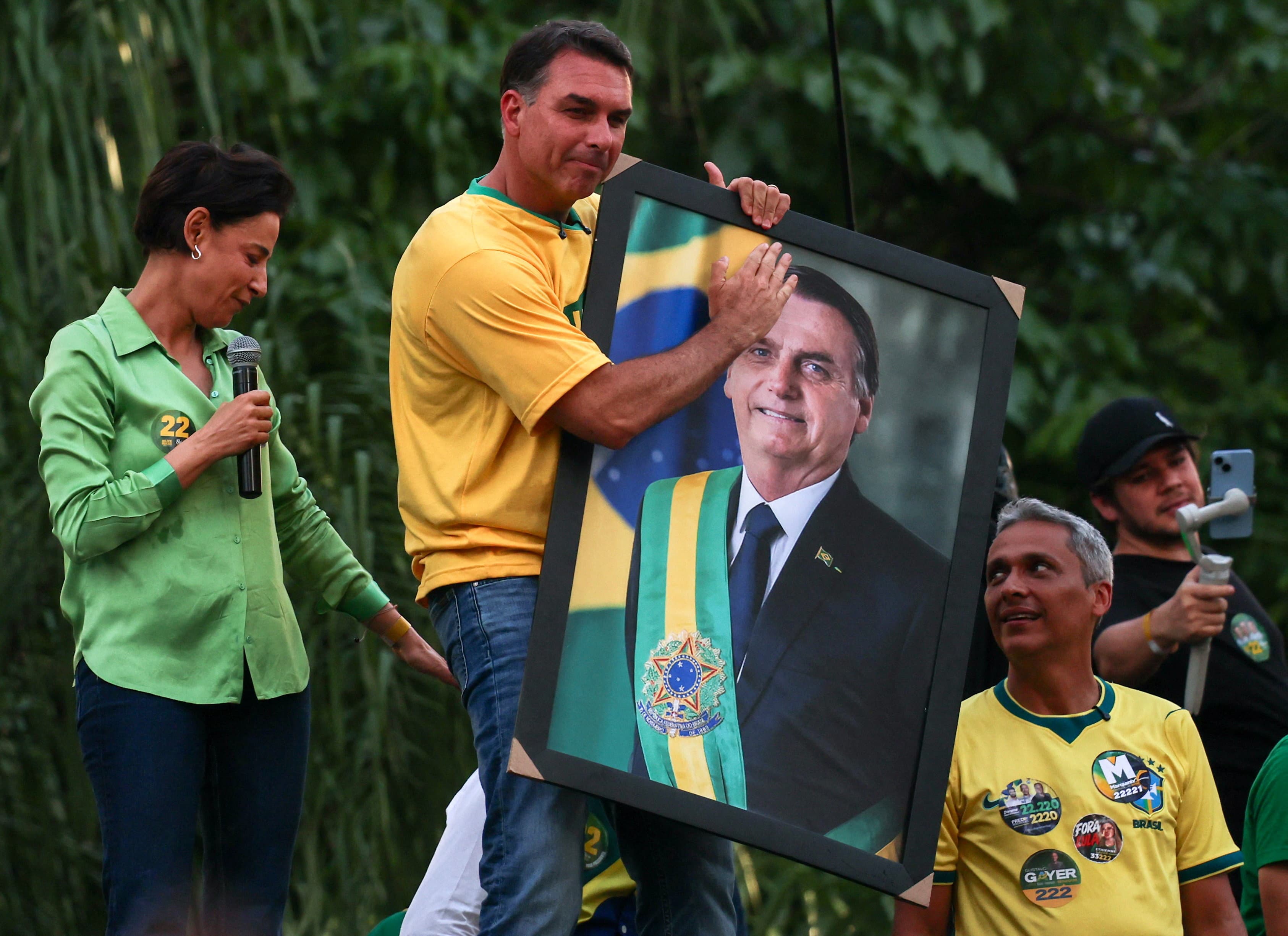 Flávio termina 1º turno na liderança e se torna favorito na disputa presidencial contra Lula