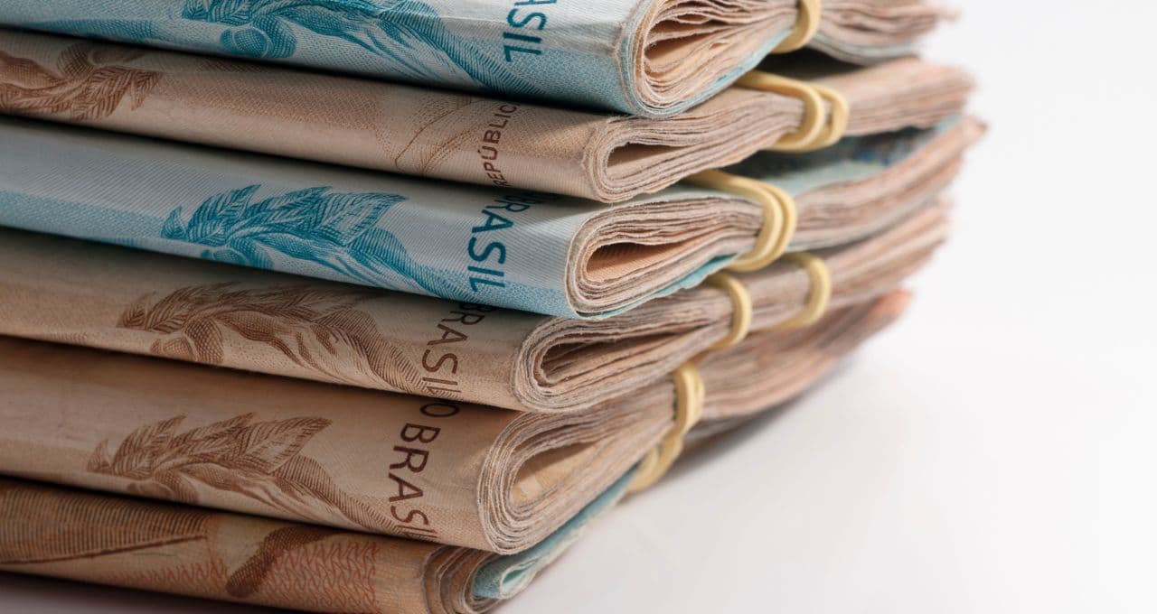 Balança comercial brasileira e agenda de Galípolo mexem com mercado hoje; Ibovespa em dólar segue em alta nesta terça-feira (6)
