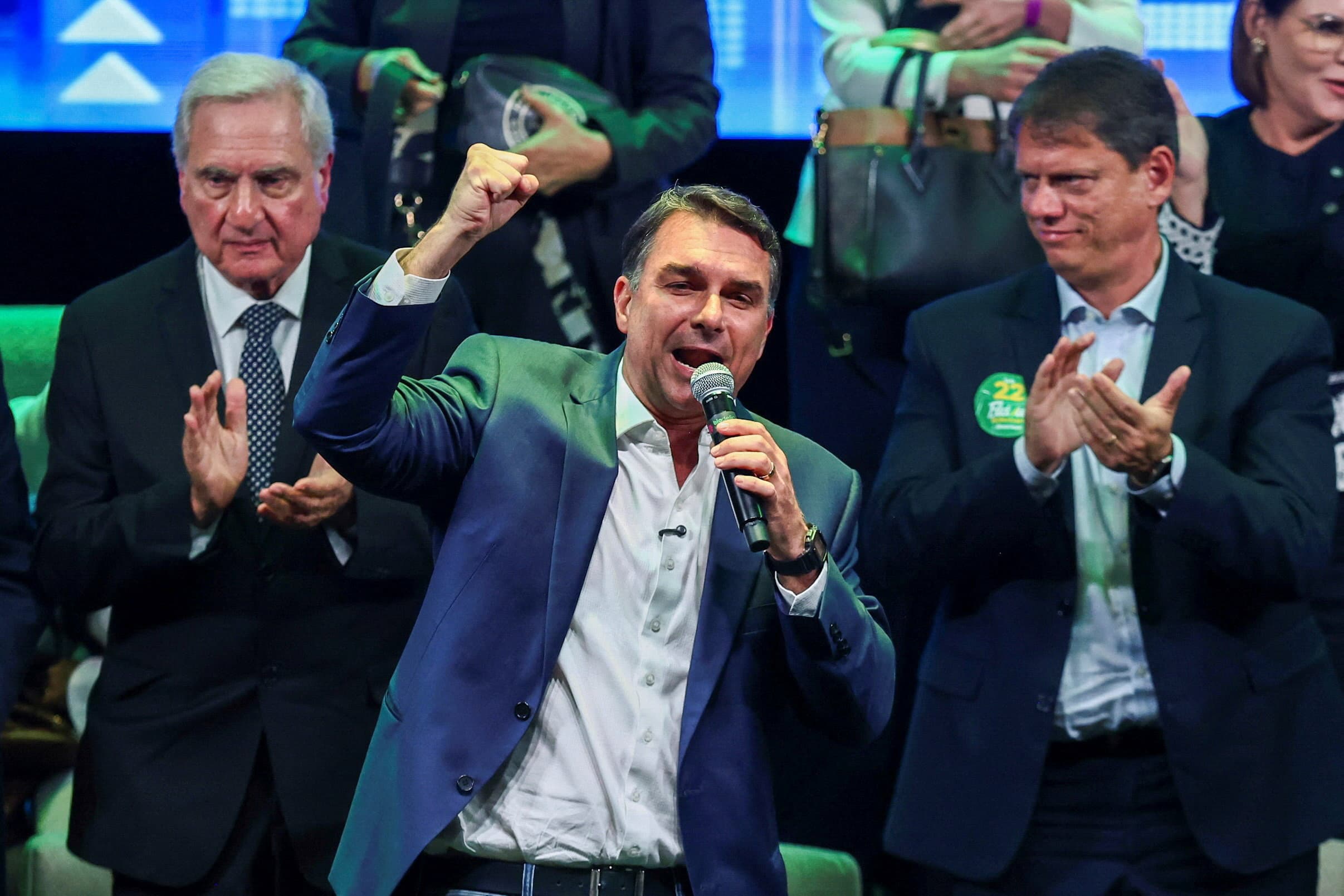 Flávio volta atrás e diz que irá a debate na Band
