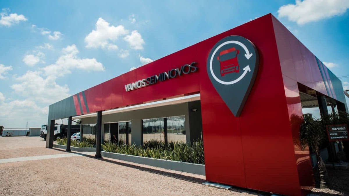 Novo motorista no volante: Vamos (VAMO3) anuncia troca CEO; quem assume e por quê?