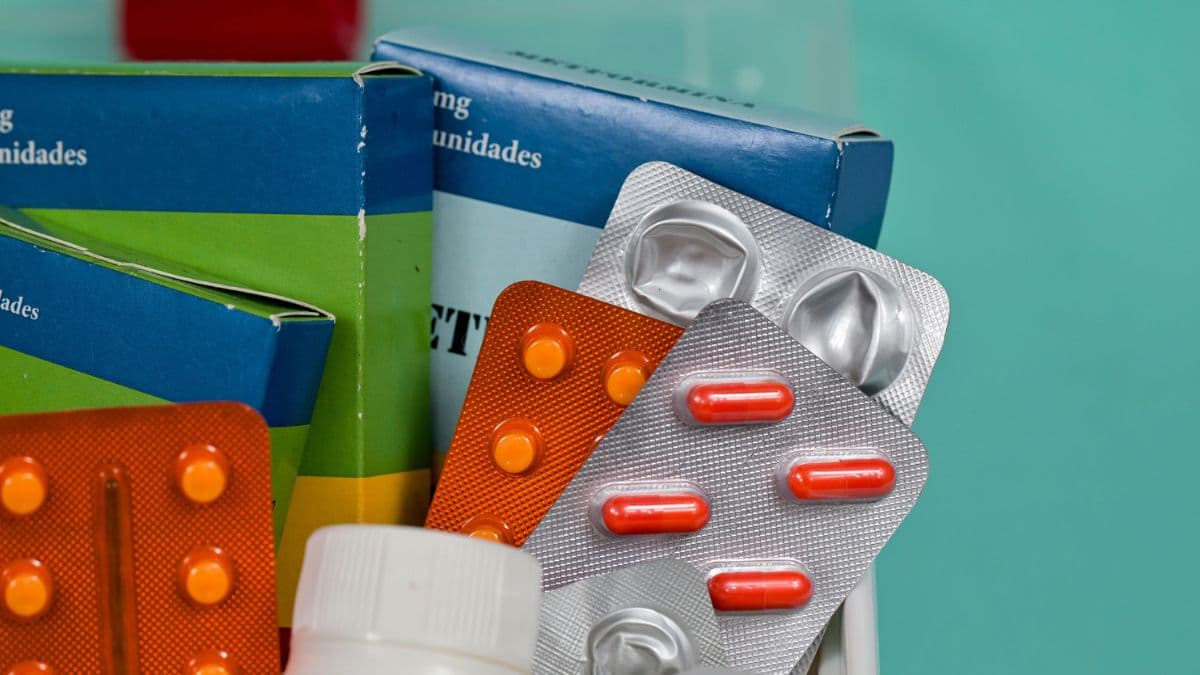 Anvisa proíbe uso de lotes de antibióticos e ordena recolhimento