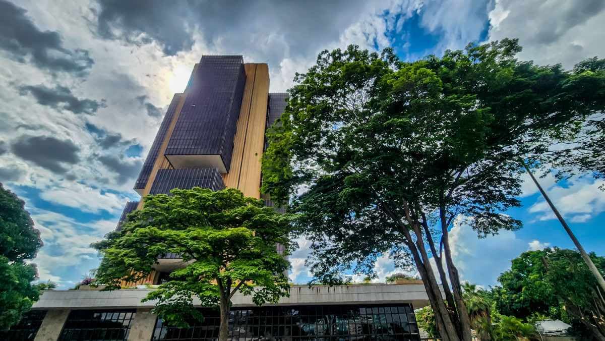 Inflação cada vez mais distante e último corte na Selic: o que diz o Focus sobre a economia e qual o efeito para os investimentos