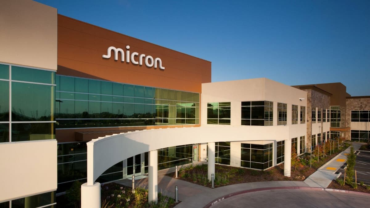 Rali da IA leva Micron (MUTC34) a subir 242% em três meses: faz sentido entrar agora ou é melhor esperar?