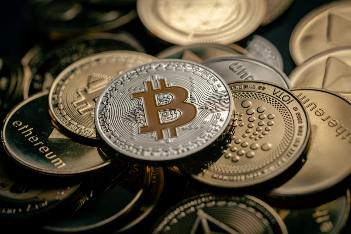 Recuperação do bitcoin (BTC) pode ser apenas o ‘farol’ que indica oportunidades de lucro em outras criptomoedas; entenda