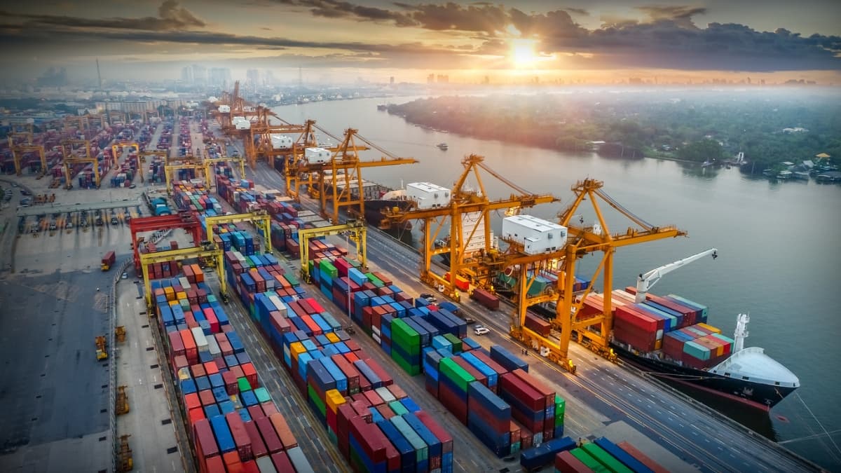 Não é o tarifaço dos EUA: exportação de produtos brasileiros caiu 42,5% por tarifas de outro país