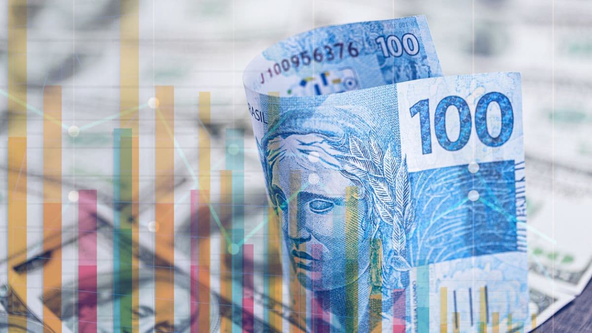 Ações pagam mais que o dobro da renda fixa em julho, mas outro investimento sai à frente dos dois