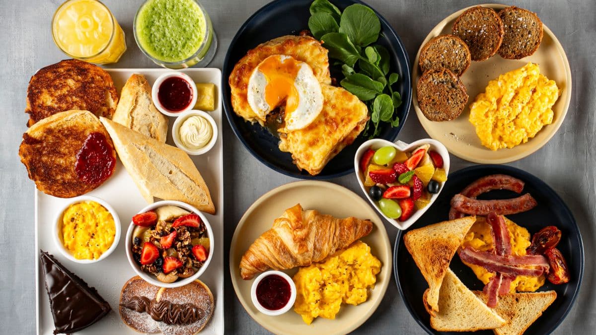 O povo deste país tem o costume de transformar seus jardins em cafeterias abertas ao público durante o verão