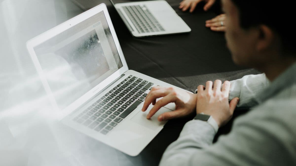 Nubank, Embraer, Honda, Ambev, Shopee e outras empresas estão com vagas de estágio e trainee; salários chegam a R$ 9.500