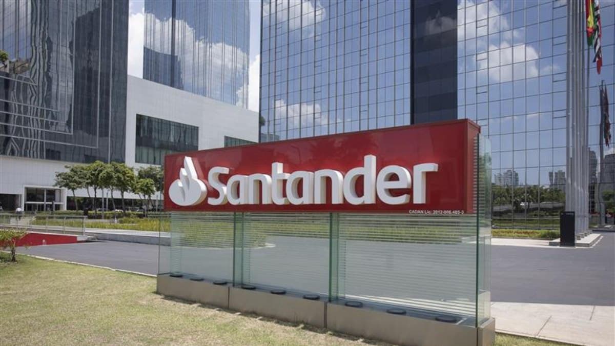 Santander acirra briga pela altíssima renda com novo cartão com até 8 pontos por dólar; veja o que ele oferece