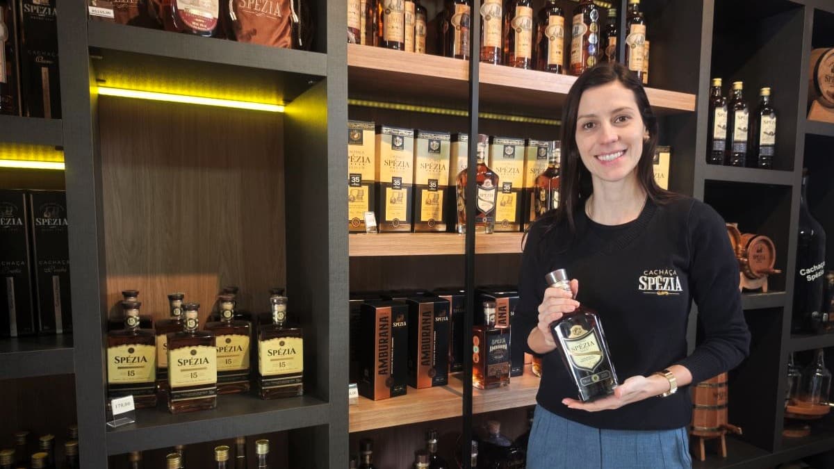 Como Luiz Alves, capital catarinense da cachaça, fatura com garrafas de até R$ 1.000 e Selo de Origem