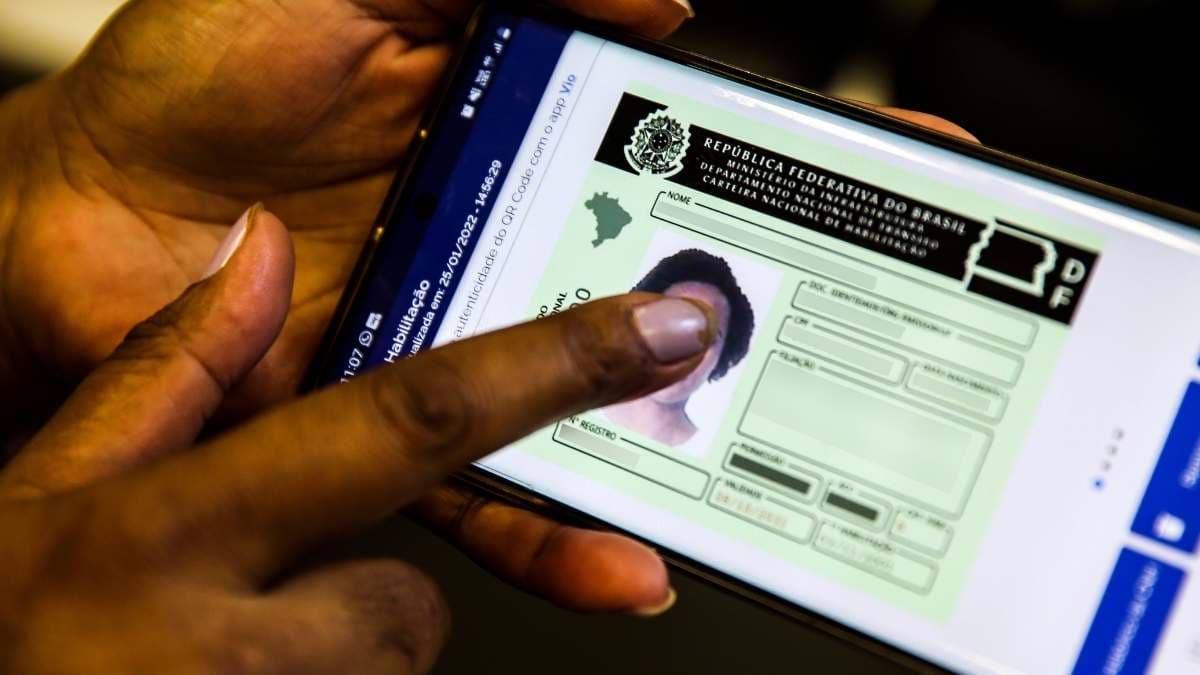 Motoristas ganham prazo extra para dirigir com a CNH vencida; entenda a nova regra