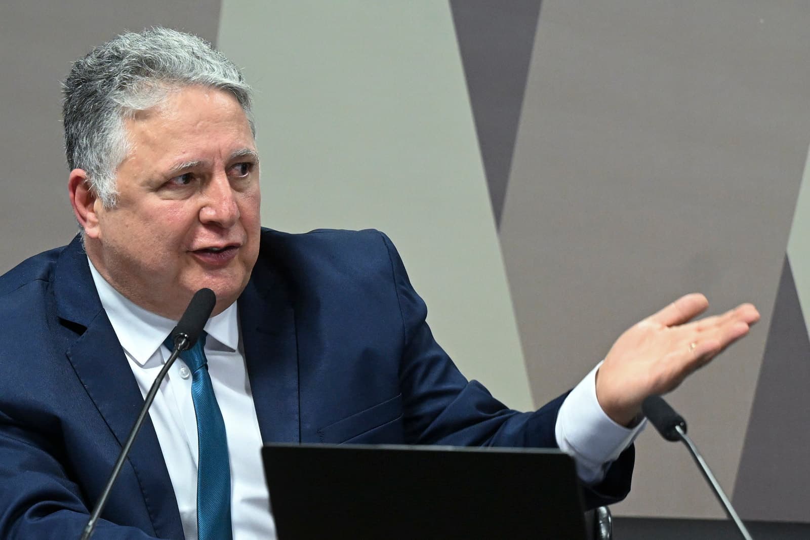 TSE tem três votos para anular votos de Garotinho no RJ; decisão pode eleger Douglas Ruas sem 2º turno